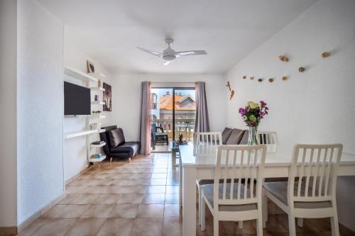 Castle Harbour Phoebe's Flat Los Cristianos by LoveTenerife