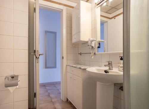 Castle Harbour Phoebe's Flat Los Cristianos by LoveTenerife