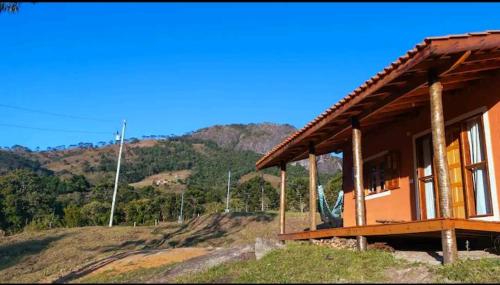 Pemandangan gunung umum atau pemandangan gunung yang diambil dari chalet