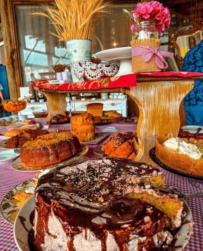 Comida en o cerca de este tented camp