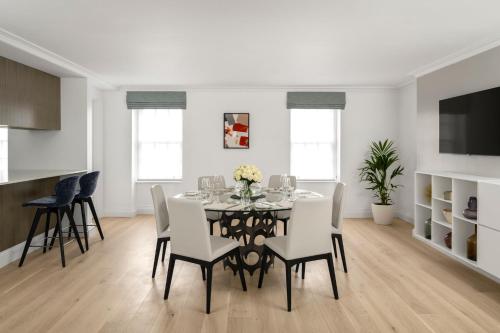 a dining room with a table and chairs at COMO Metropolitan London in London