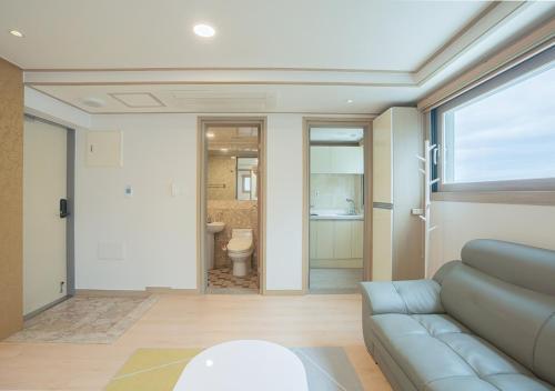 Gallery image of J2 Family Hotel in Jeju