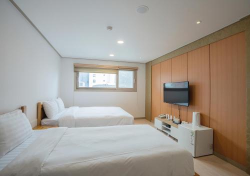 Gallery image of J2 Family Hotel in Jeju