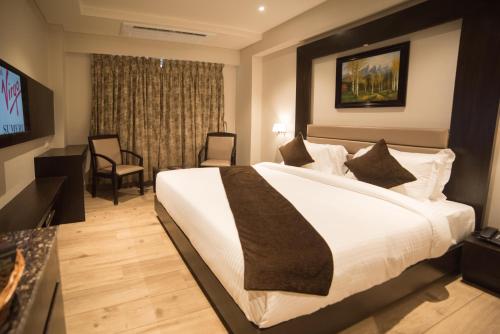 Giường trong phòng chung tại Hotel Virgo Sumeru
