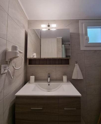 a bathroom with a sink and a mirror at Marina's House in Triovasálos