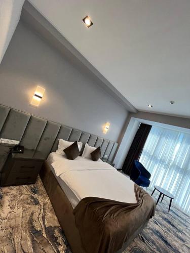 Ένα ή περισσότερα κρεβάτια σε δωμάτιο στο UNIQUE HOTEL
