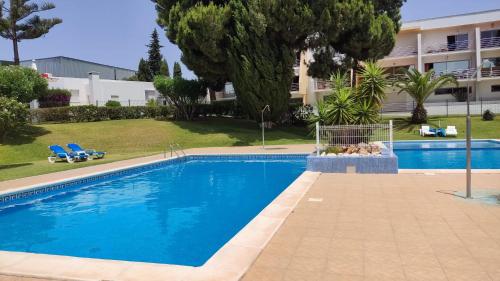 01 Sra da Rocha com Piscina e AC - Casas & Papéis