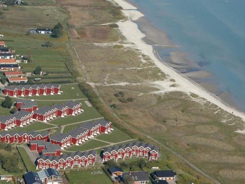 una vista aérea de una localidad junto a la playa en 6 person holiday home in Hadsund, en Hadsund