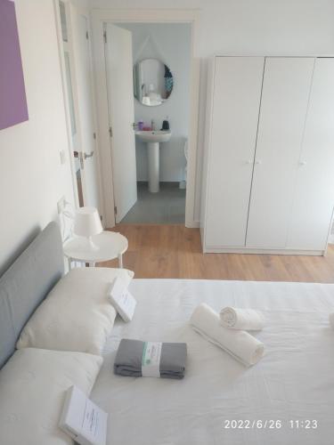 Posteľ alebo postele v izbe v ubytovaní Bonito apartamento con piscina cerca de la playa.
