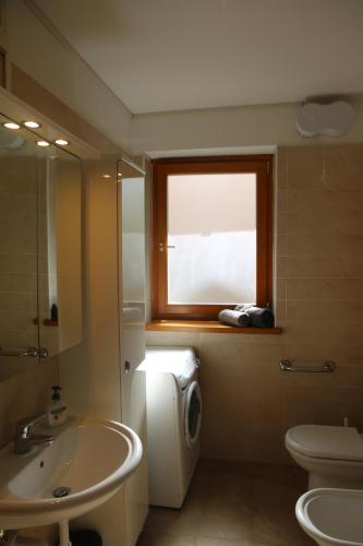 ห้องน้ำของ Italian Apartment with Hot Tub