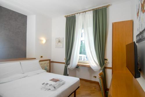 Postel nebo postele na pokoji v ubytování Hotel Regina Margherita