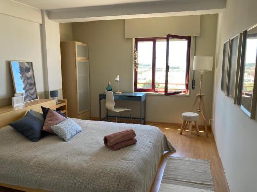 Ένα ή περισσότερα κρεβάτια σε δωμάτιο στο Oporto beach apartment