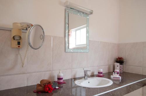 Bilik mandi di Alha Villa