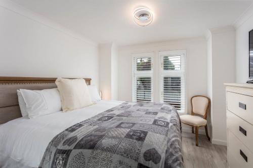 Tempat tidur dalam kamar di 9A Millbrae - Donnini Apartments