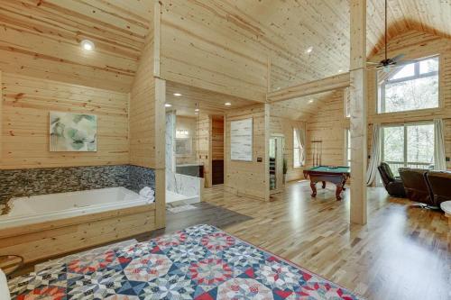 Fotografie z fotogalerie ubytování Valley Views From Romantic Cabin w Sauna v destinaci Cornelia