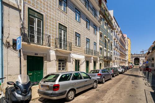 Modern Lisbon Apartments by Soulplaces