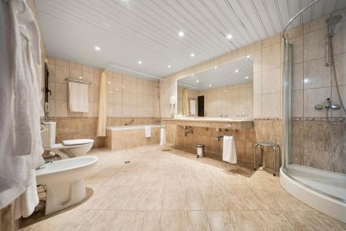 A bathroom at Riviera Beach Hotel & SPA, Riviera Holiday Club - All Inclusive & Private Beach