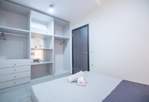 J & A Kandilas Apartment