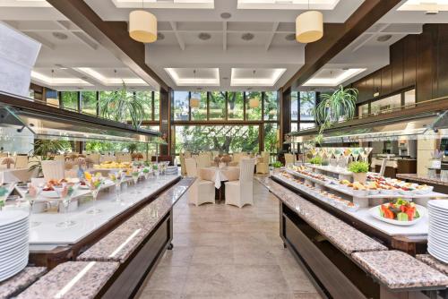 a view of a buffet restaurant with tables and chairs at HVD Riviera Beach Ultra All Inclusive & Mineral Pool - Private Beach & Free Parking in Golden Sands