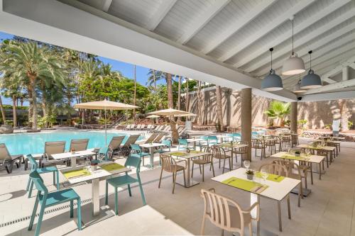 Barceló Margaritas Royal Level Adults Onlyの敷地内または近くにあるプール