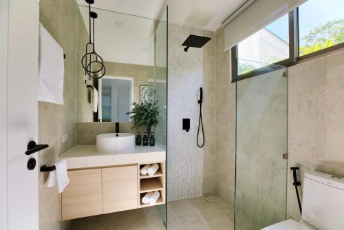 a bathroom with a sink and a shower at BEACHSIDE VILLA - CLOUD 9 - at BAYSIDE LUXURY VILLAS Samrong Bay Beach, 3 BED 4 BATH, SALT WATER POOL, SEA and SUNSET VIEWS, only 200m walk to the Beach in Amphoe Koh Samui