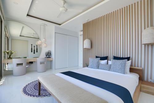 a bedroom with a large bed and a desk at BEACHSIDE VILLA - CLOUD 9 - at BAYSIDE LUXURY VILLAS Samrong Bay Beach, 3 BED 4 BATH, SALT WATER POOL, SEA and SUNSET VIEWS, only 200m walk to the Beach in Amphoe Koh Samui