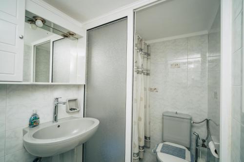 Ένα μπάνιο στο Potter's Apartment/40 meters from the beach