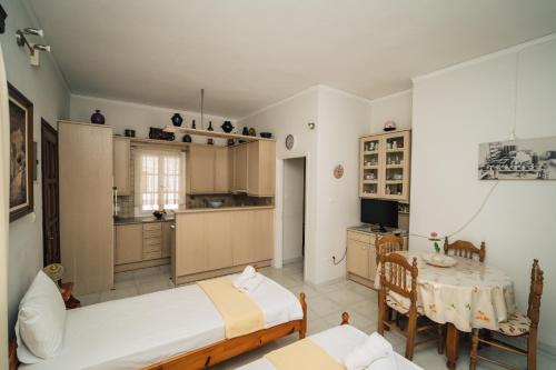 Η κουζίνα ή μικρή κουζίνα στο Potter's Apartment/40 meters from the beach