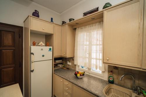 Una cocina o kitchenette en Potter's Apartment/40 meters from the beach