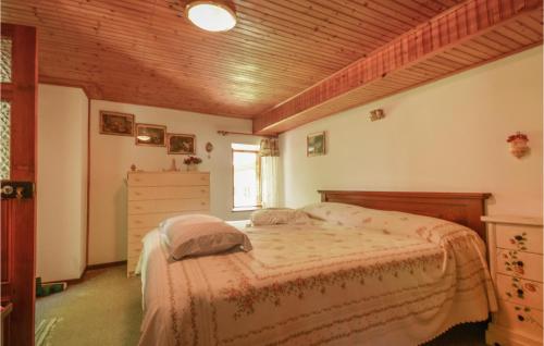 Postel nebo postele na pokoji v ubytování 3 Bedroom Awesome Home In Campiglia Cervo