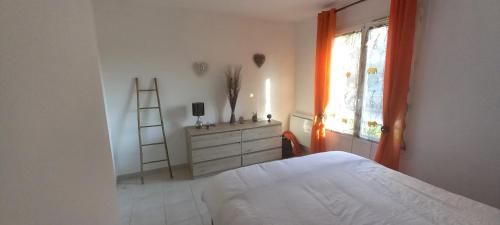 Photo de la galerie de l'établissement Var Roquebrune sur Argens très joli appartement classe 2 Etoiles, à Roquebrune-sur Argens