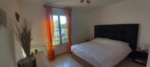 Photo de la galerie de l'établissement Var Roquebrune sur Argens très joli appartement classe 2 Etoiles, à Roquebrune-sur Argens