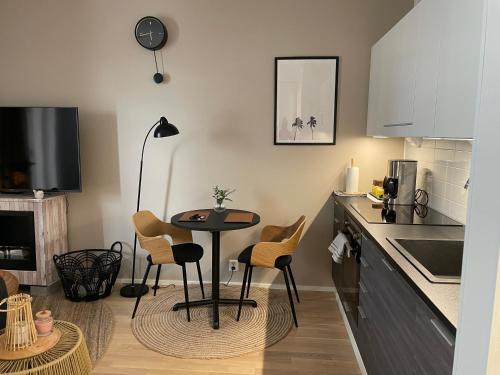 Kitchen o kitchenette sa Stunning 1-Bed Apartment in Tampere
