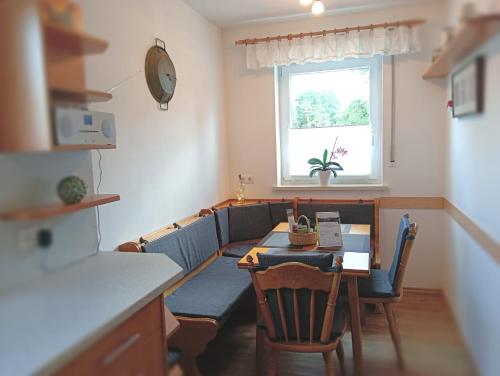 a kitchen and dining room with a table and chairs at Ferienwohnung Pinzenhof - Kemnath in Kemnath
