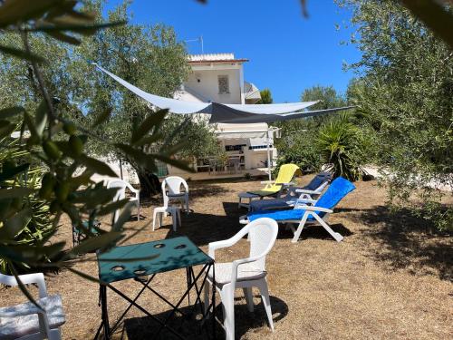 a group of chairs and tables in a yard at B&B Villa Mediterranea with parking space in Trani