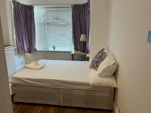 a small bedroom with a bed with a window at Lovely Studio flat in London in London