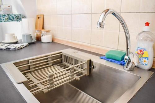 Kuchyň nebo kuchyňský kout v ubytování Apartment Stasha with free access to gym