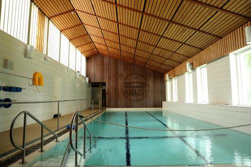 a indoor swimming pool in a building at Backbyn Kartano in Espoo