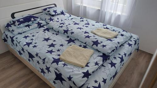 Postel nebo postele na pokoji v ubytování Lido riviera apartman