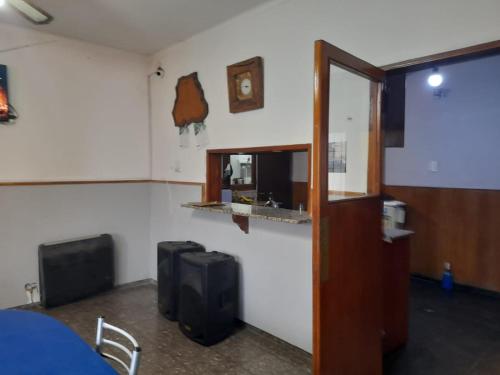 Η κουζίνα ή μικρή κουζίνα στο Hostal Carlos