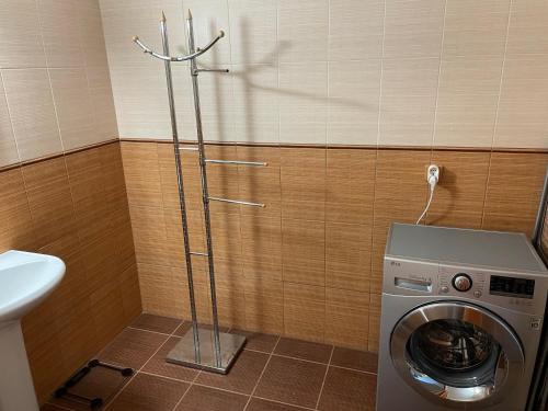 a bathroom with a shower and a washing machine at RÜÜTLI City Center Apartment in Pärnu