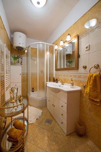 Holiday home in Podstrana 7300