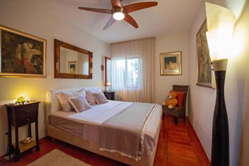 Postel nebo postele na pokoji v ubytování Holiday home in Podstrana 7300