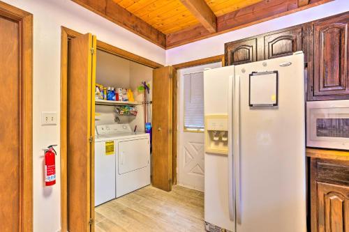 Gallery image of Bushkill House with Deck and Community Amenities! in Bushkill
