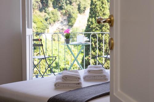 Cette chambre dispose d'un lit et d'un balcon. dans l'établissement Flaminia View by Rental in Rome, à Rome