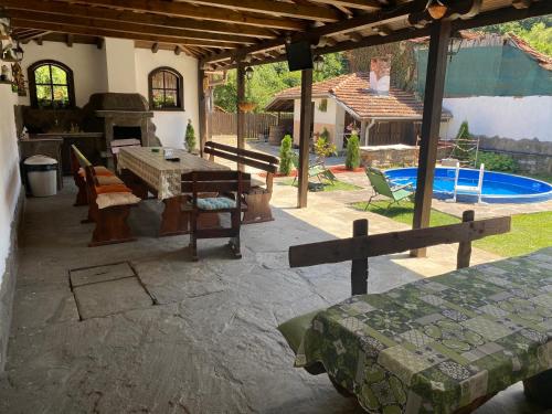 Kolam renang di atau dekat dengan Yovkovata Kyshta