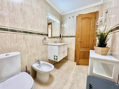 a bathroom with a toilet and a sink at SEIS CARACOLES in Salceda