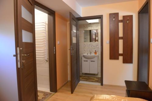 a bathroom with a toilet and a sink at Hotelik Pod Lwami in Małaszewicze Duże