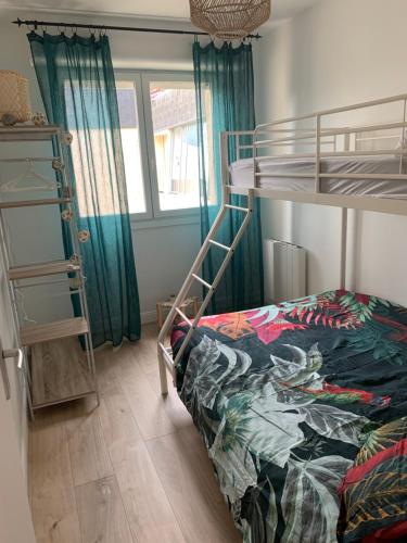 1 dormitorio con litera y 1 litera gmaxwell gmaxwell gmaxwell en L'escale en Courseulles-sur-Mer