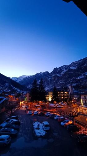 a group of cars parked in a parking lot at night at Hotel Els Encantats in Espot